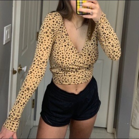 SUNDAY BEST Red Leopard Tie Front Crop Top - Picture 9 of 9